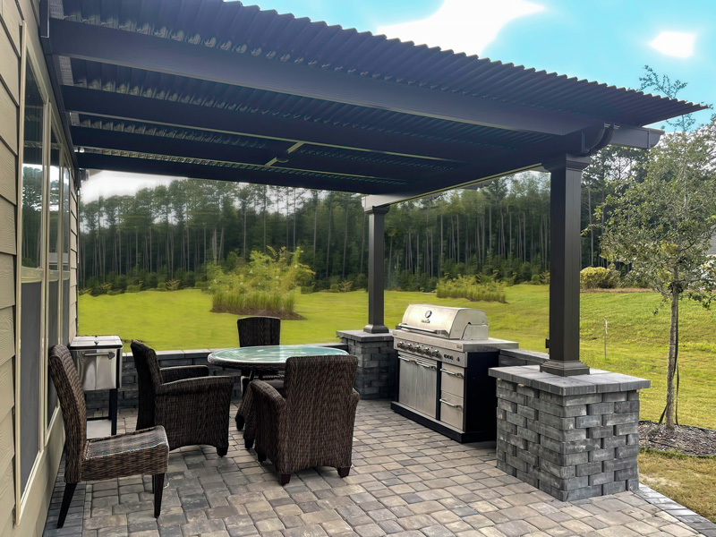 Attached operable pergola in bronze